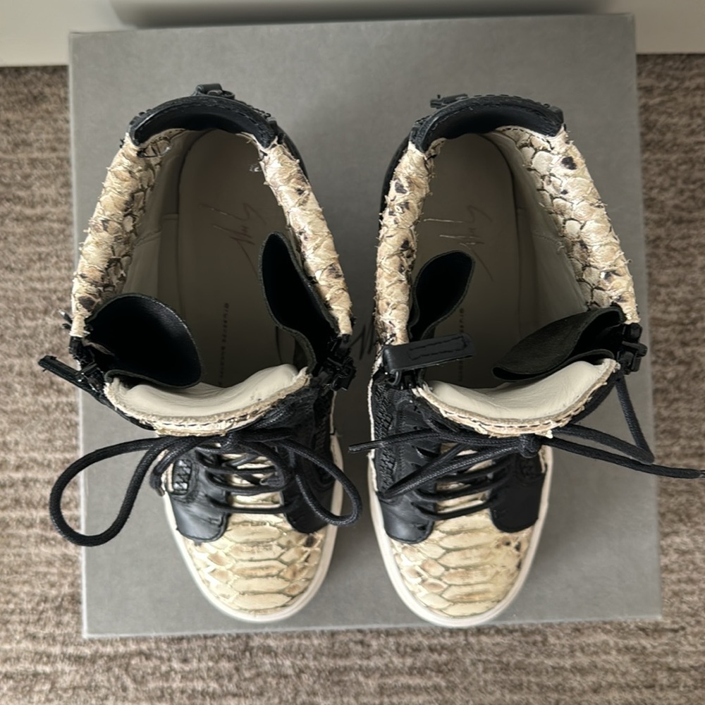 Designer platform sneaker RARE! - Picture 7 of 7